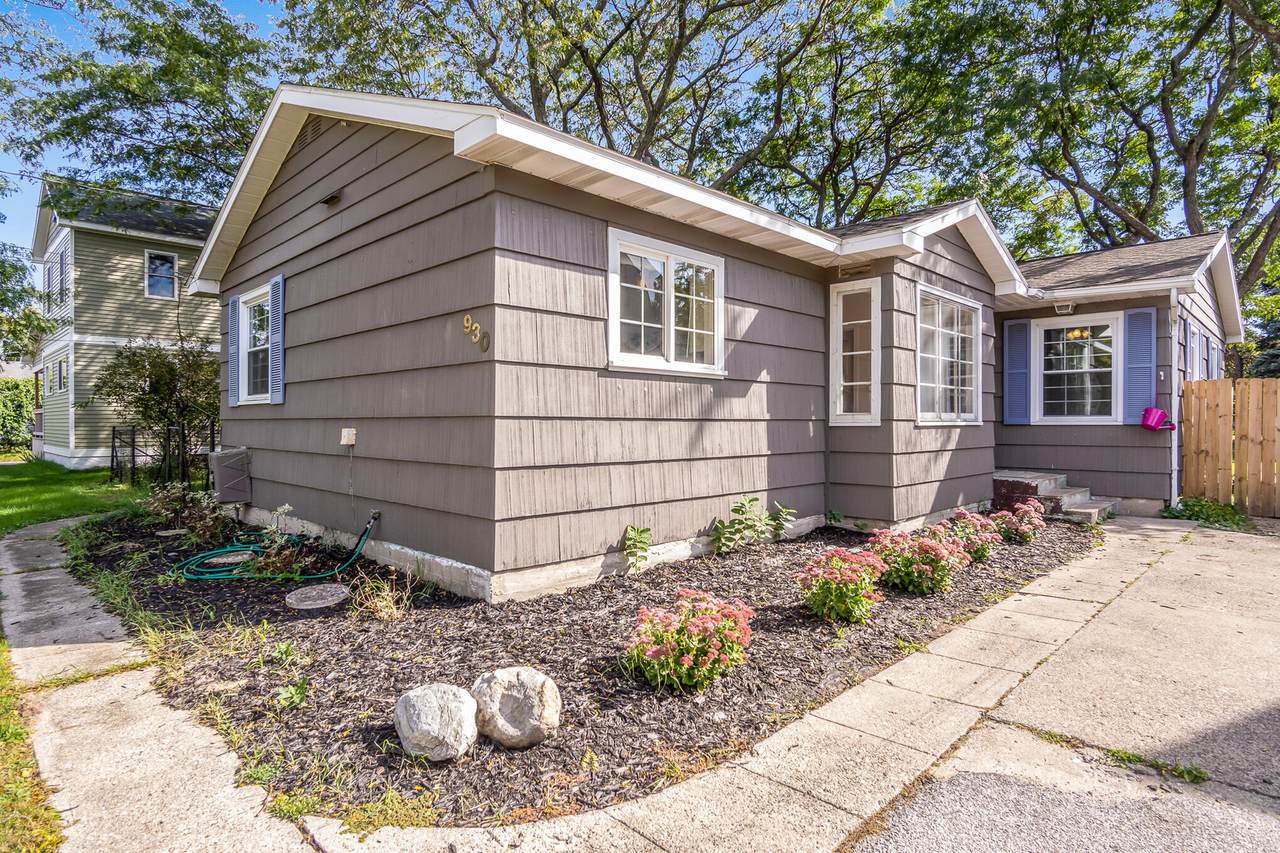930 Pine Street - Photo 1