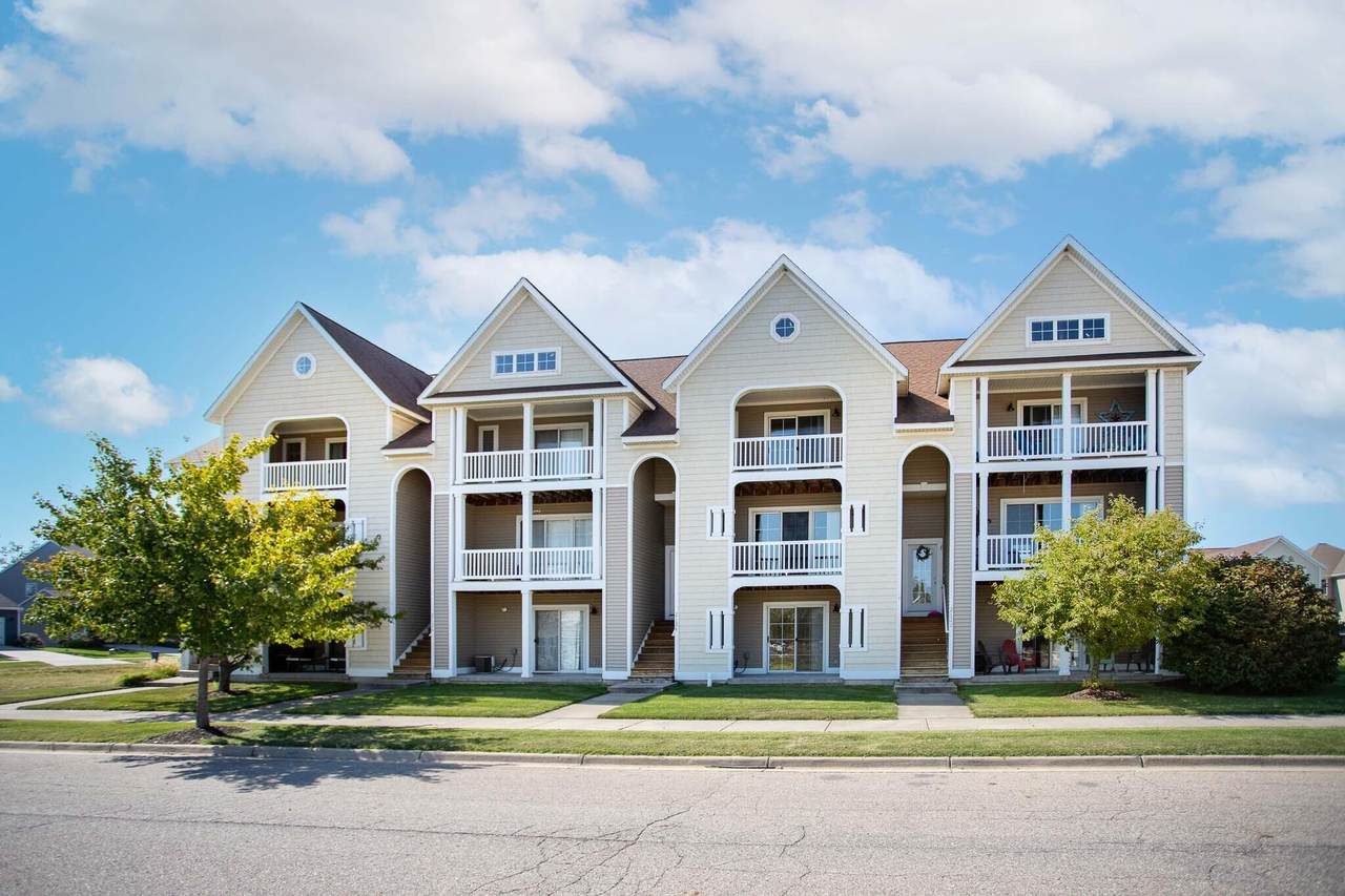 2124 Sherwood Avenue - Photo 1
