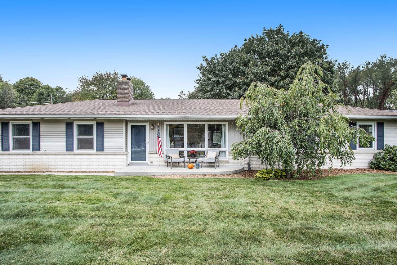 8981 De Avenue - Photo 1