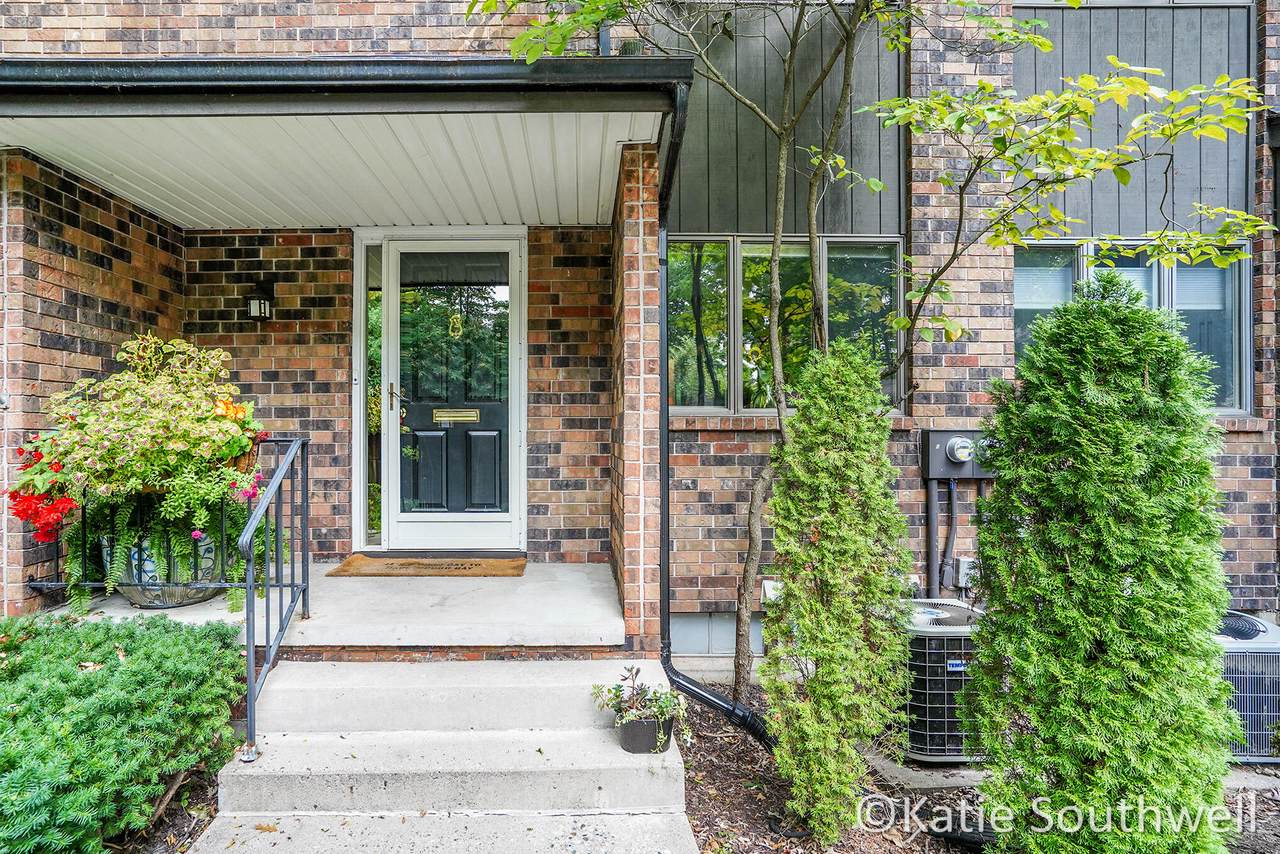 537 Greenwood Avenue - Photo 1