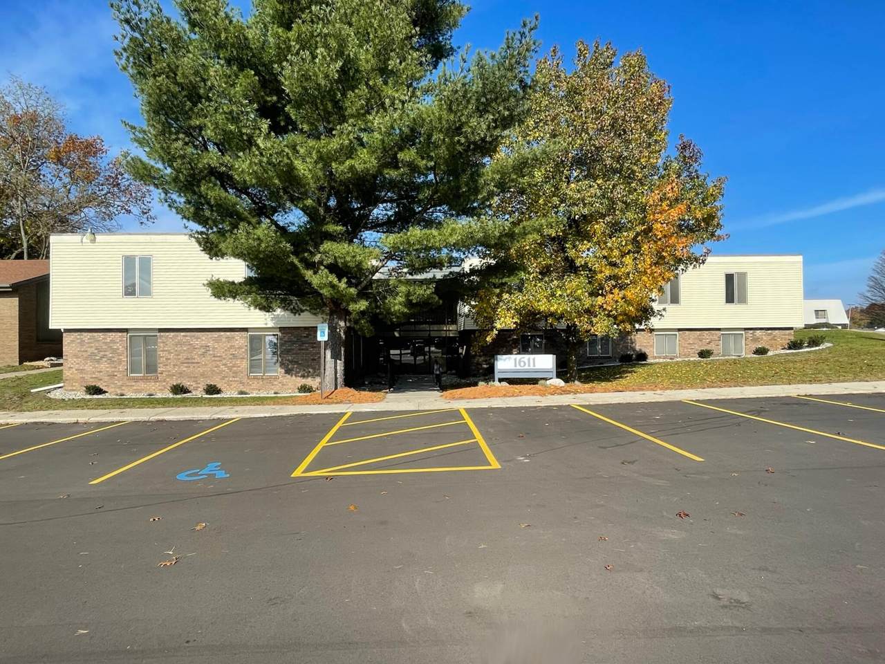 1611-W Centre Avenue - Photo 1
