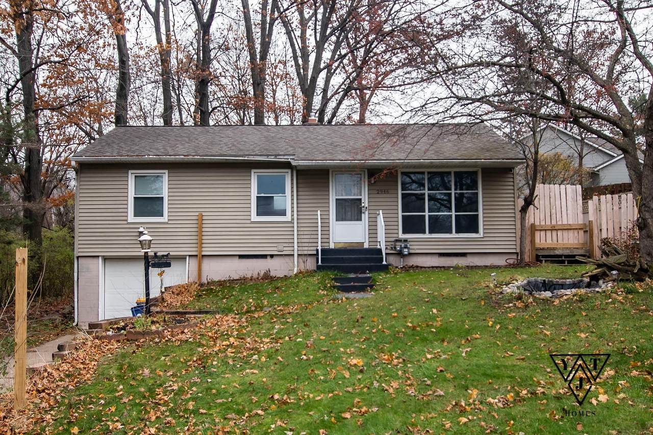 2946 Foster Avenue - Photo 1