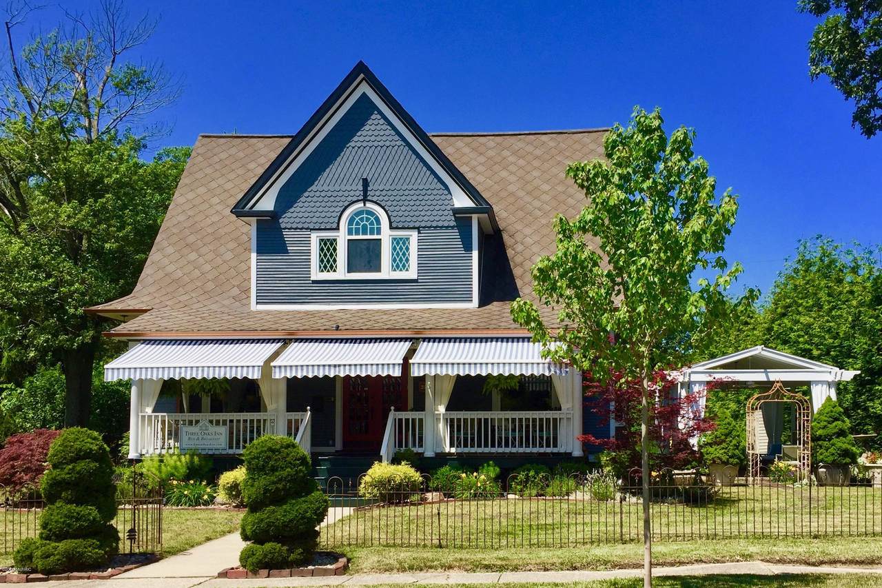 204 Oak Street - Photo 1