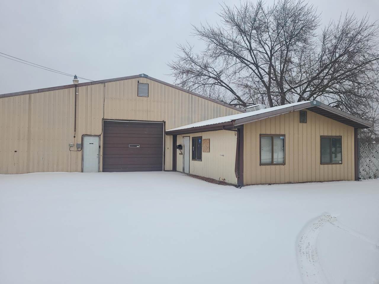 933 Crosstown Parkway - Photo 1