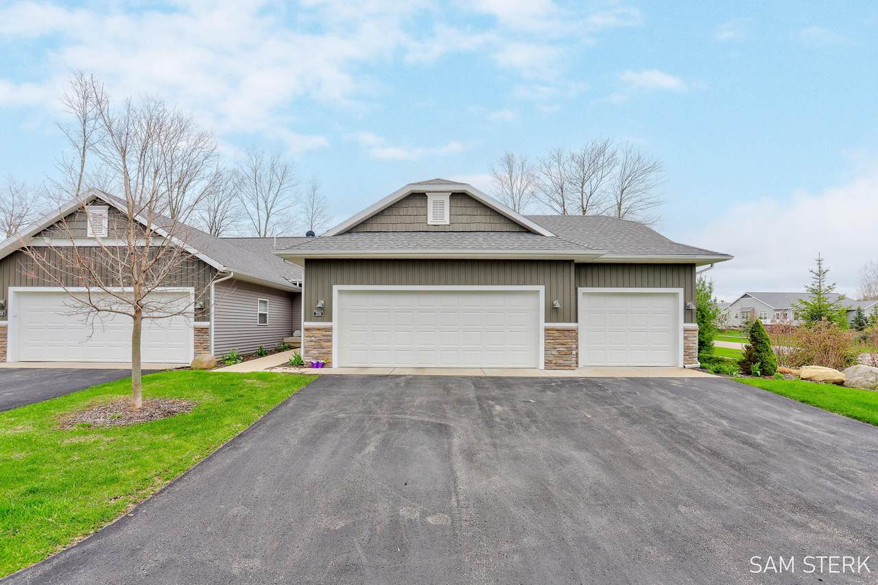 2230 Creek Circle Drive - Photo 1