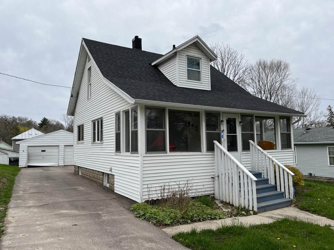 920 Yeomans Street - Photo 1