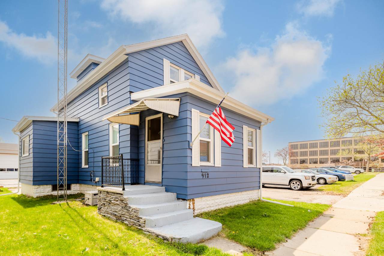 912 Pleasant Street - Photo 1