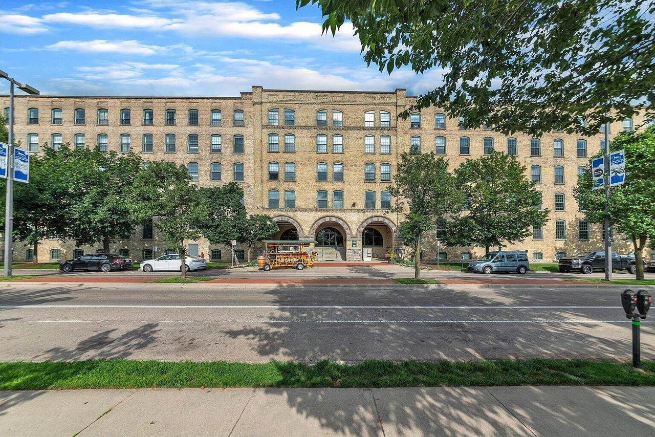 940 Monroe Avenue - Photo 1