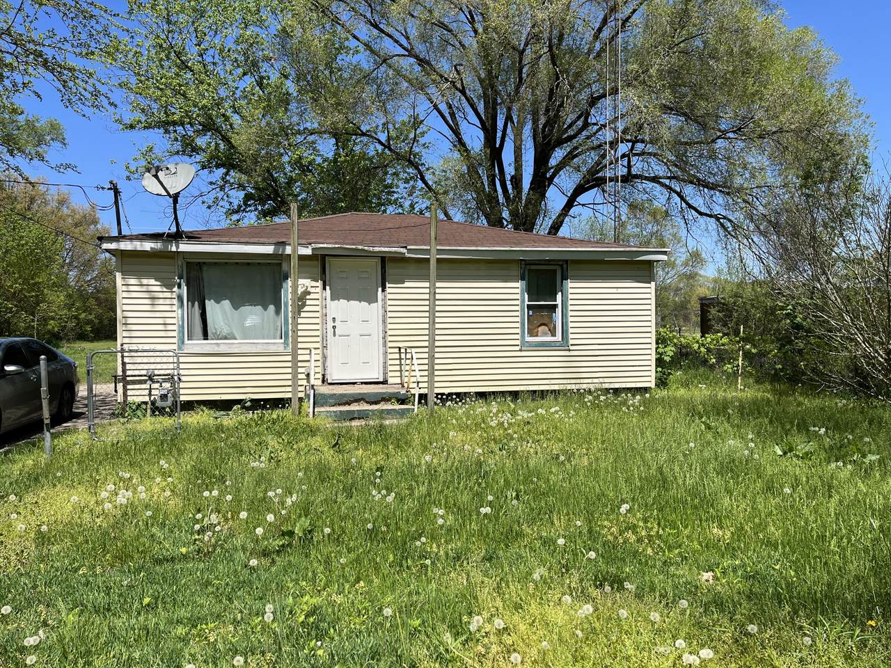 2177 Laurel Dr Avenue - Photo 1