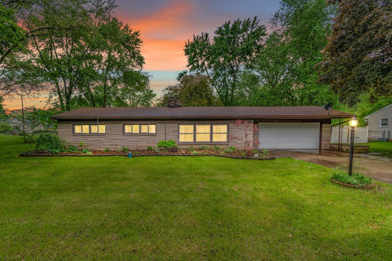 150 Maplehurst Boulevard - Photo 1