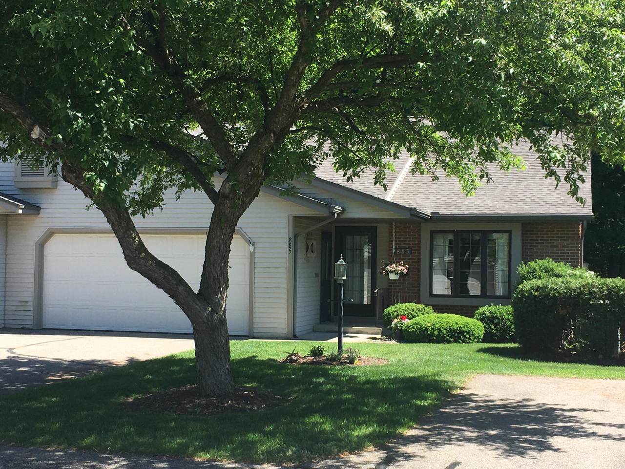 885 Harvest Drive - Photo 1