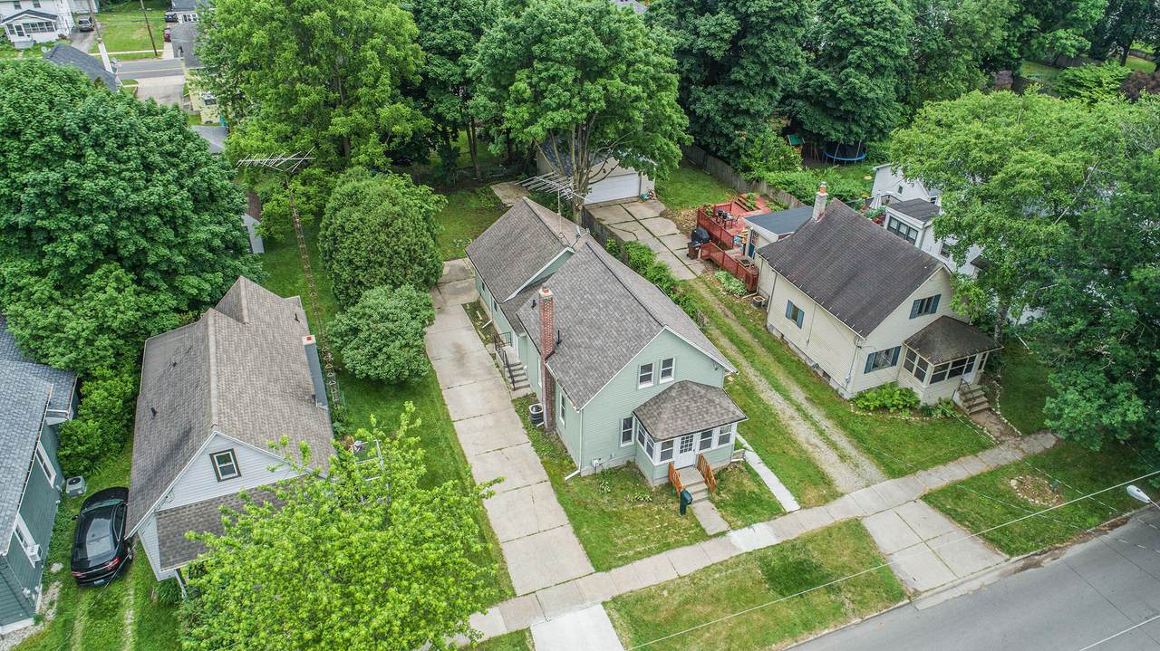 215 Thompson Street - Photo 1