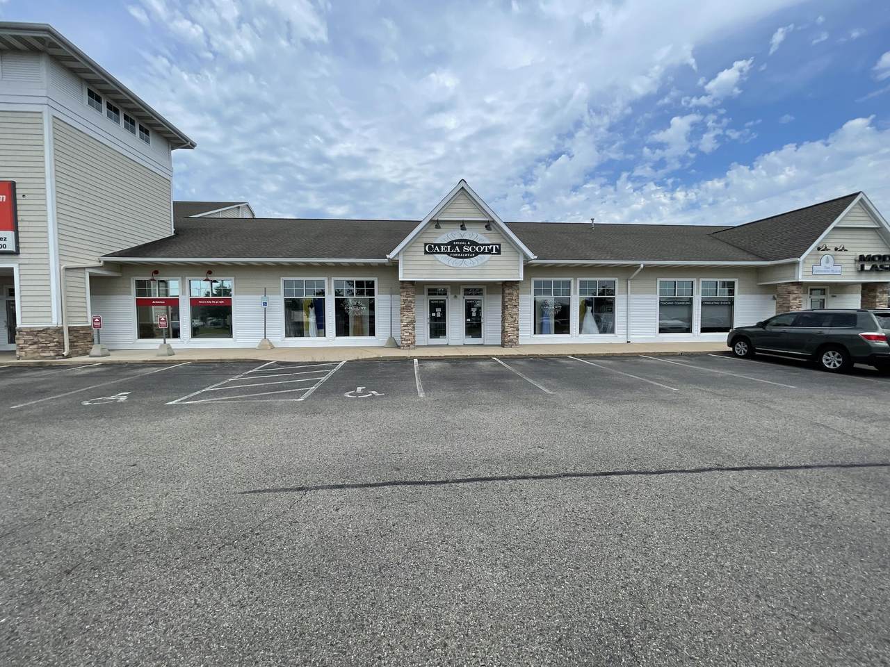 11539 E. Lakewood Blvd - Photo 1