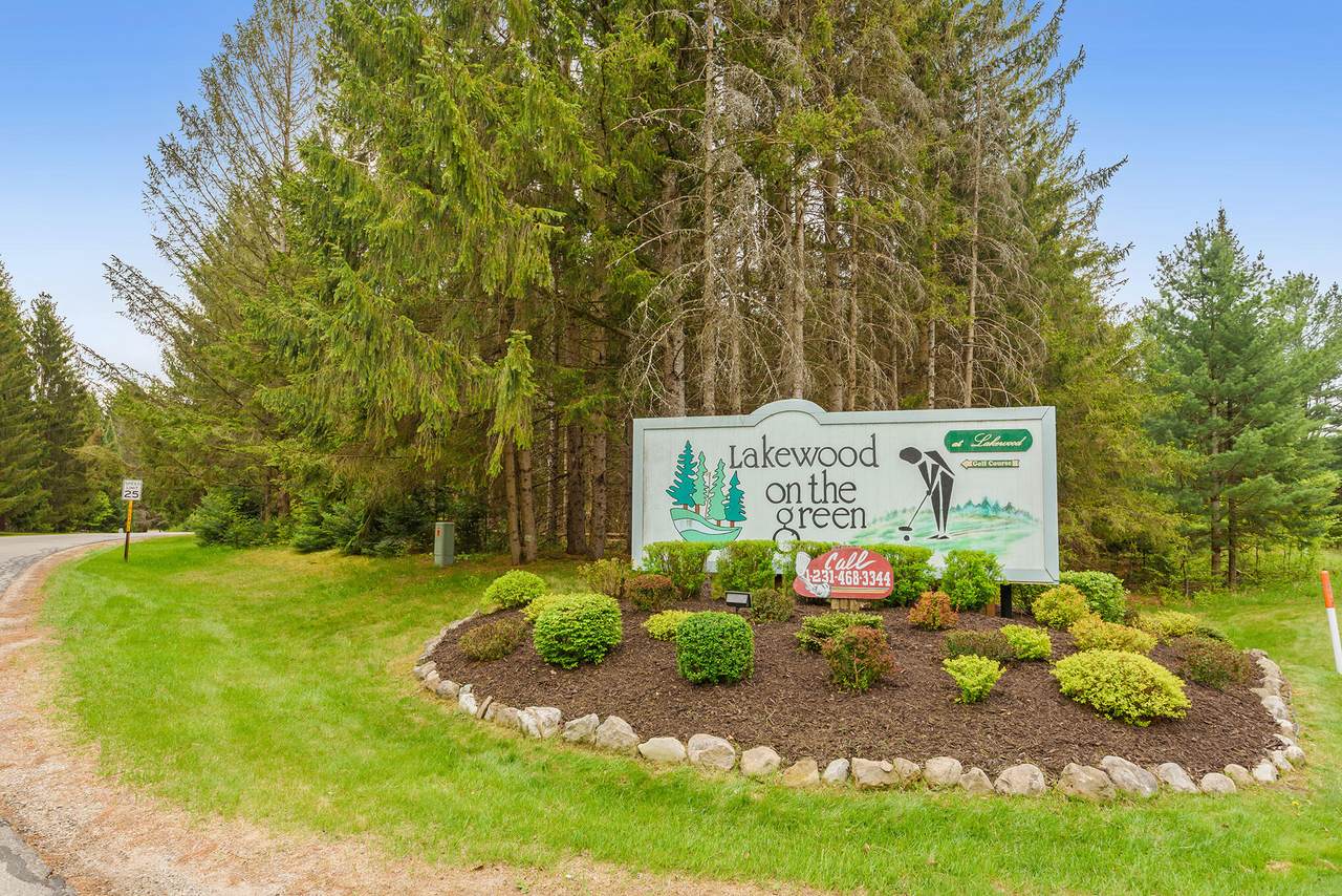 128 Lakewood Drive - Photo 1