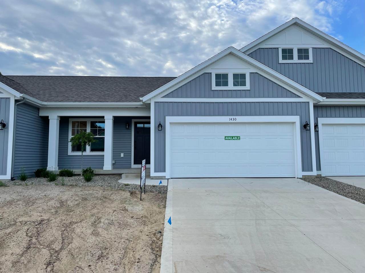 1430 Village Circle - Photo 1