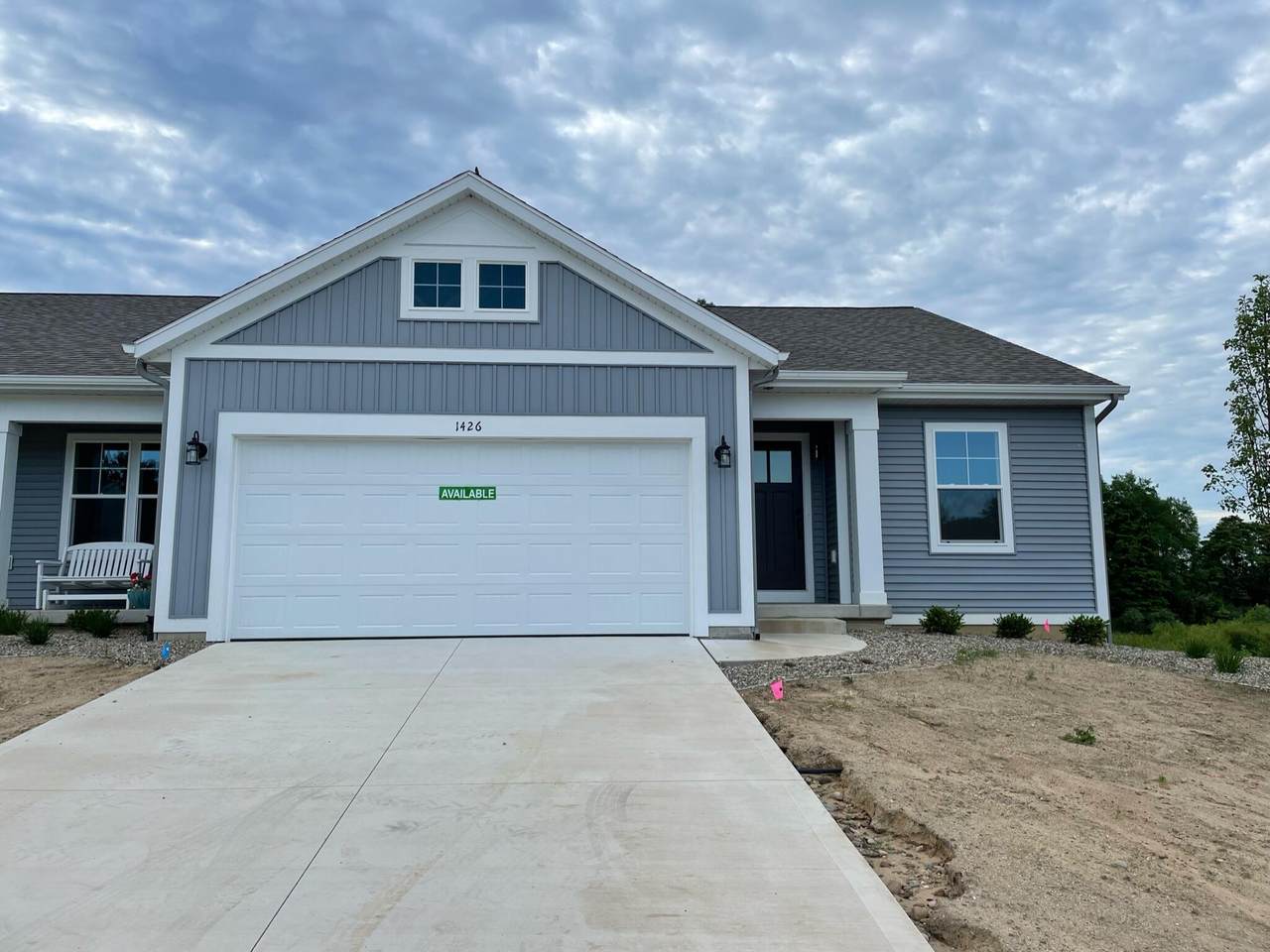 1426 Village Circle - Photo 1