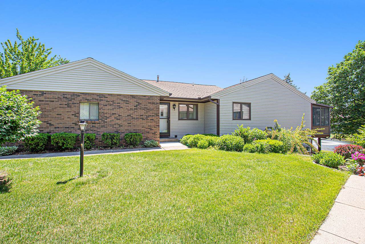 866 Amberwood West Drive - Photo 1