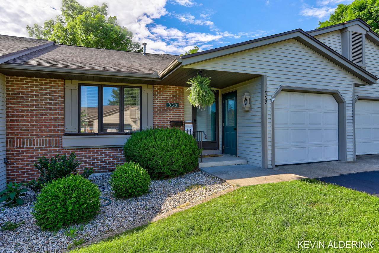 869 Harvest Drive - Photo 1