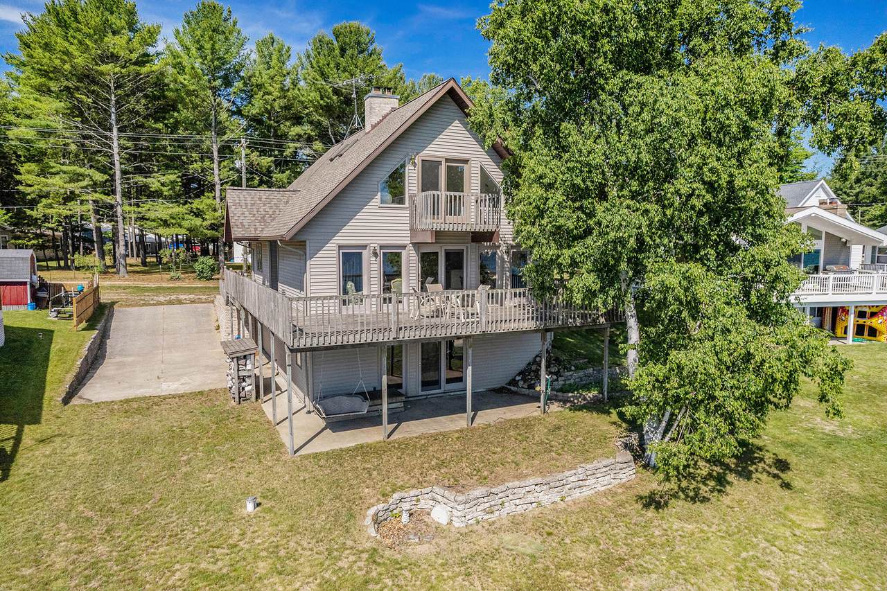 1818 Lakeview Drive - Photo 1