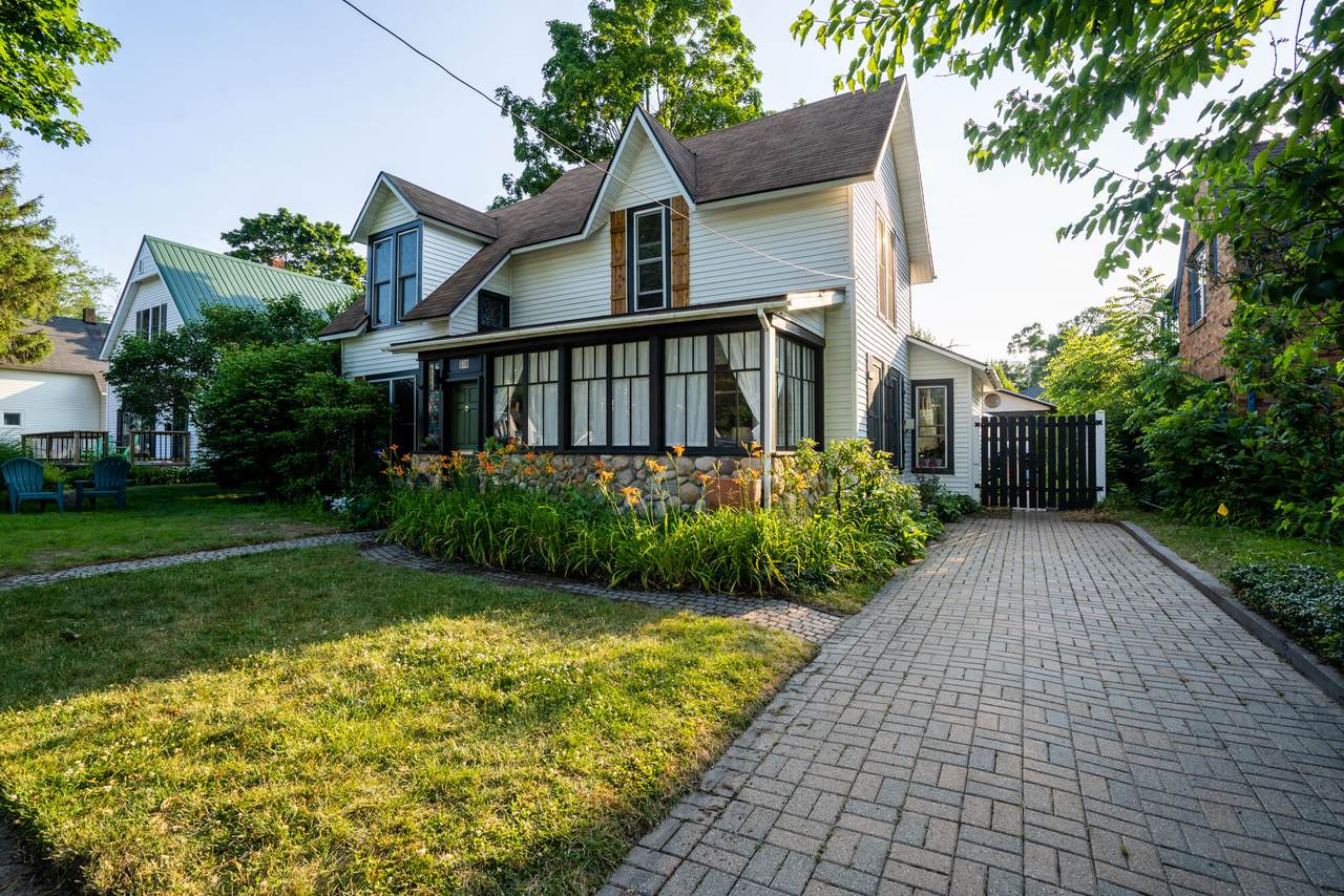 558 Kalamazoo Street - Photo 1