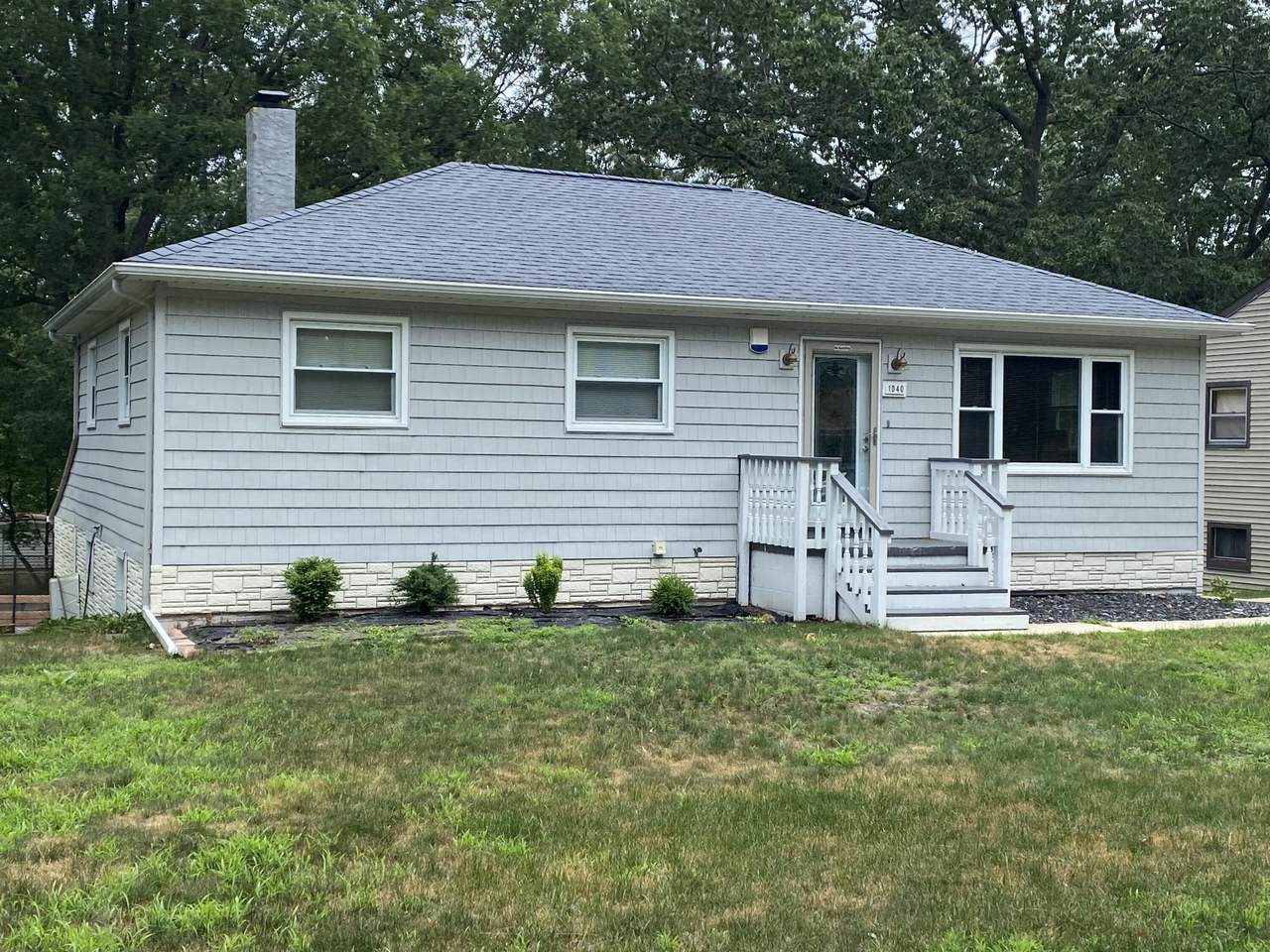 1040 Robert Street - Photo 1