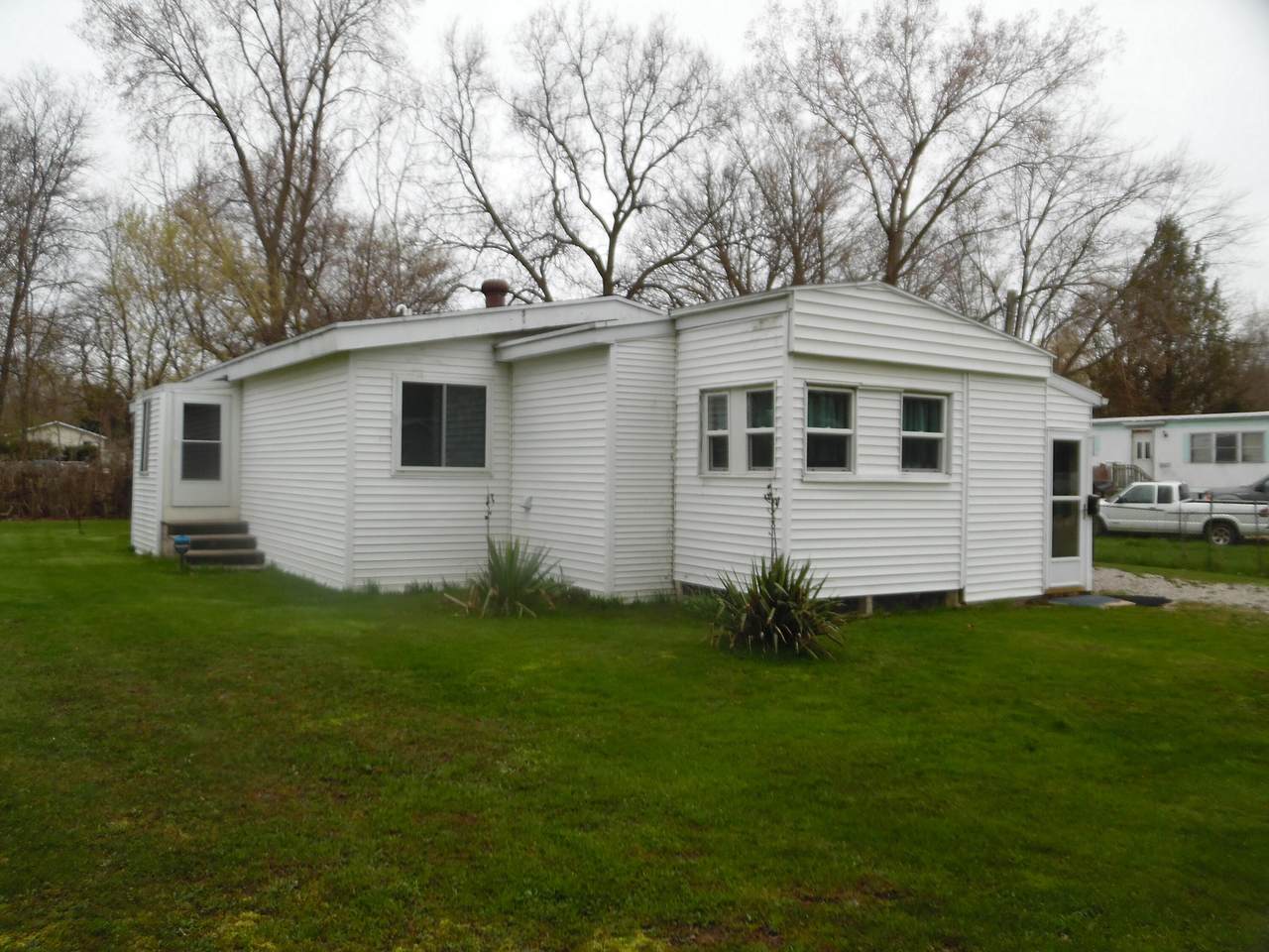 4040 Garland Drive - Photo 1