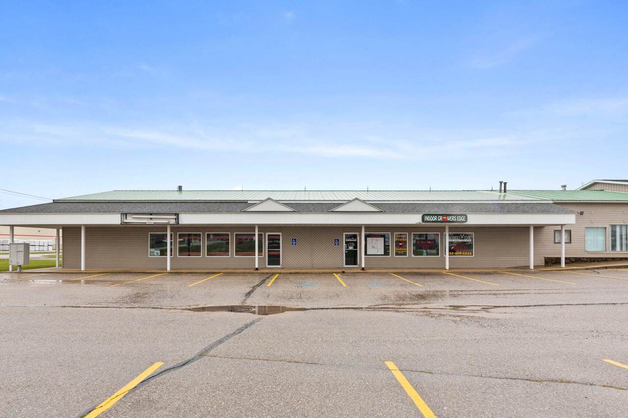 8998 34 Rd - Photo 1