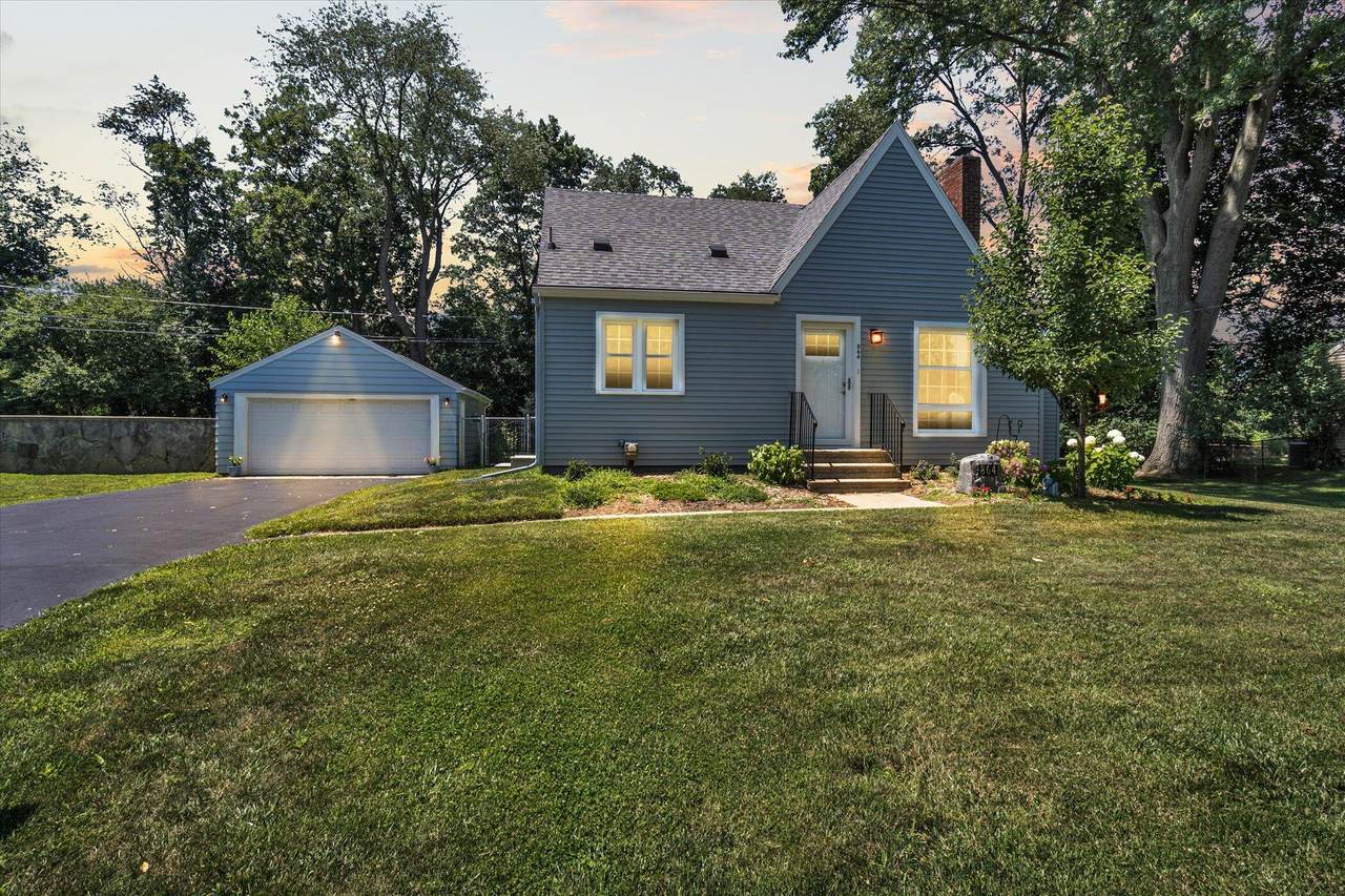 864 Woodbine Boulevard - Photo 1