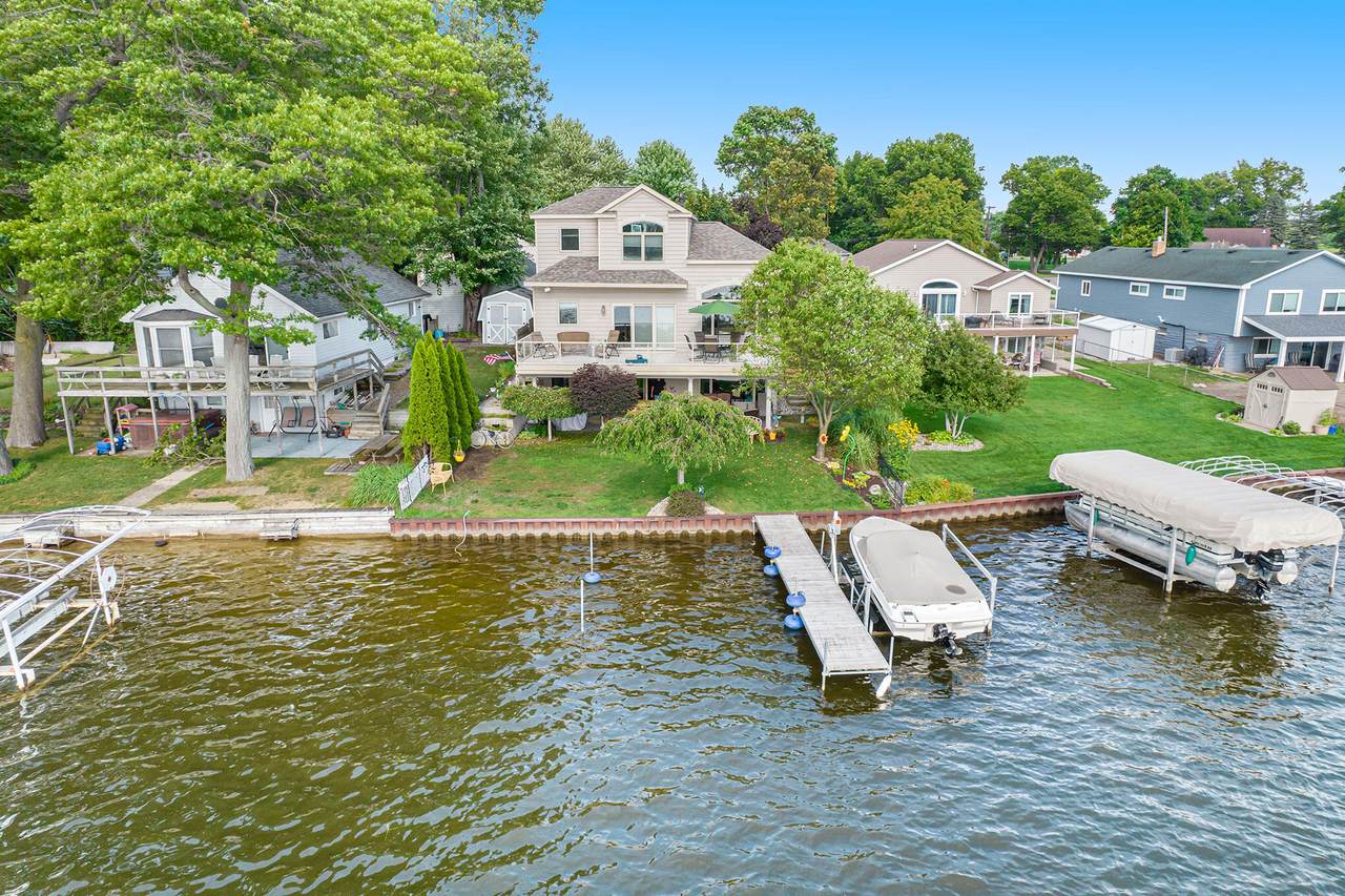 272 Washington Drive - Photo 1