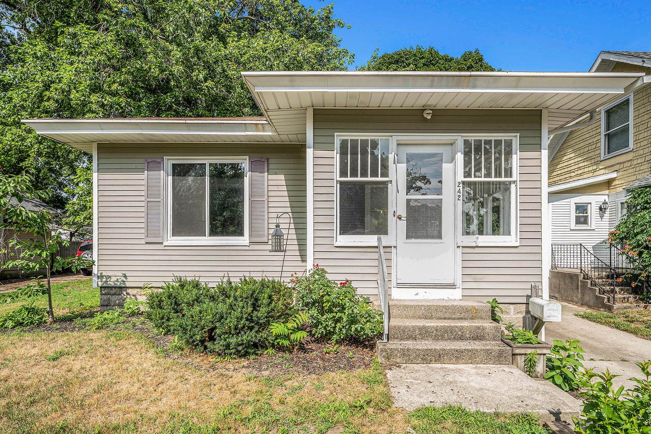 242 Ottawa Street - Photo 1