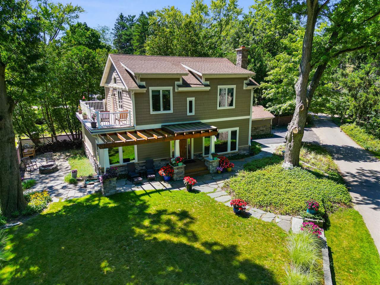 118 Hillside Drive - Photo 1