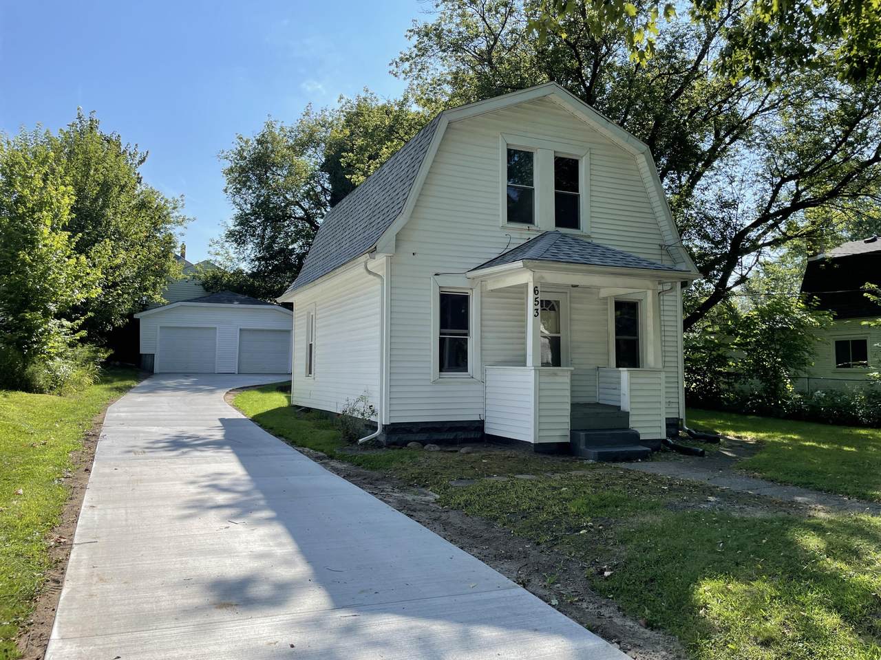 653 Chester Street - Photo 1
