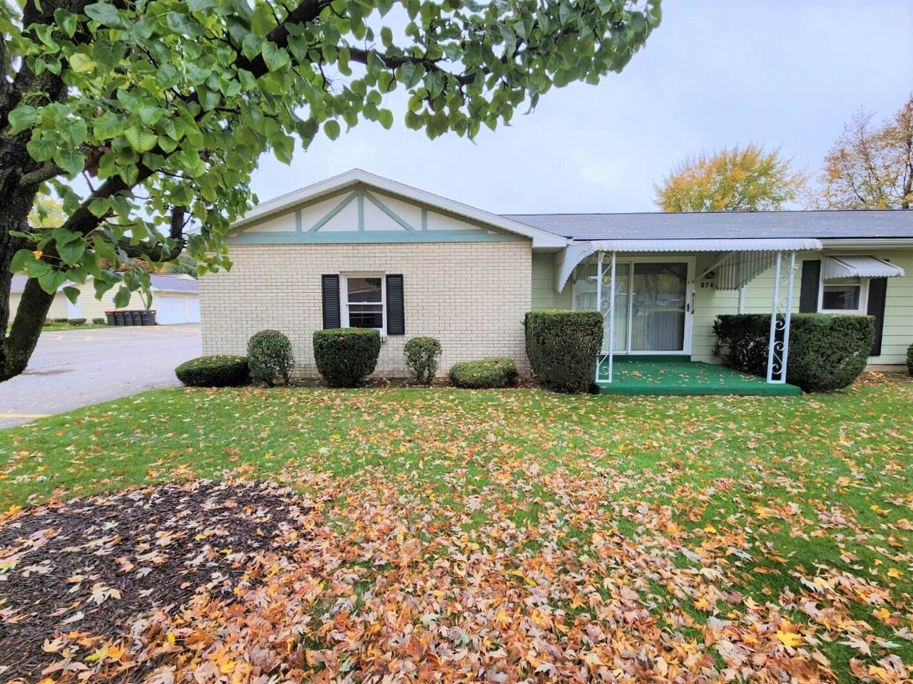 874 Andover Court - Photo 1