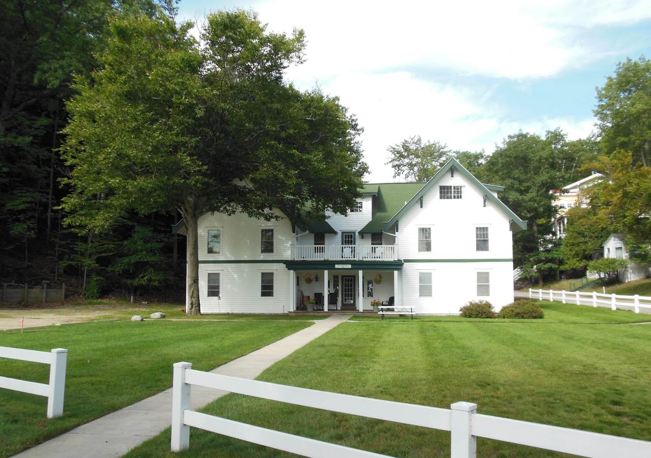 8520 Portage Point Drive - Photo 1