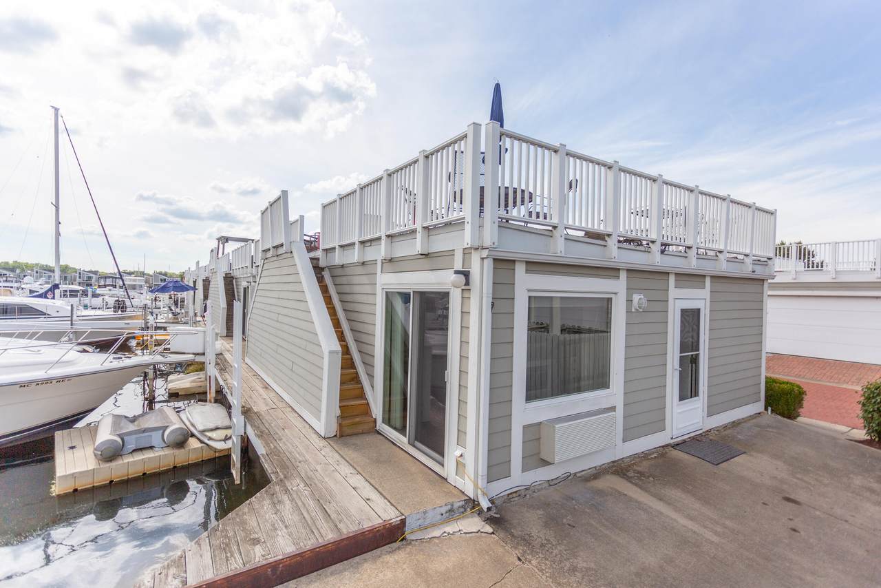 20 Lighthouse Point - Photo 1