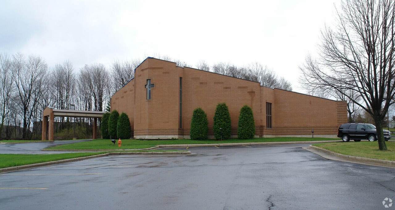 2300 Lake Lansing Road - Photo 1
