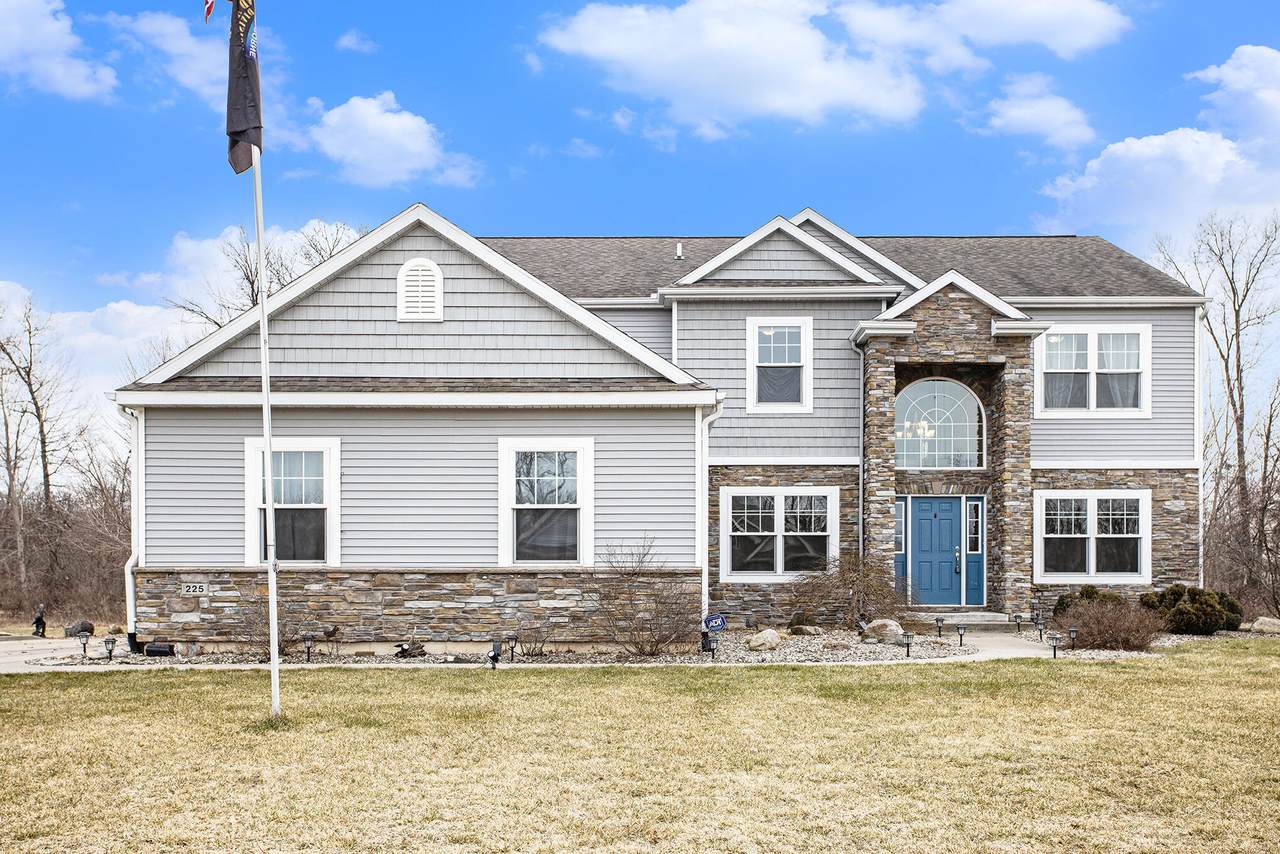 225 Ridgeview Drive - Photo 1