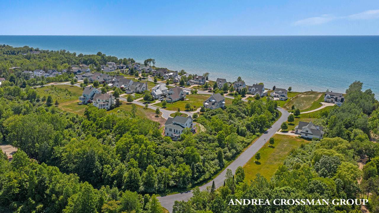 692 Waters Edge Drive - Photo 1