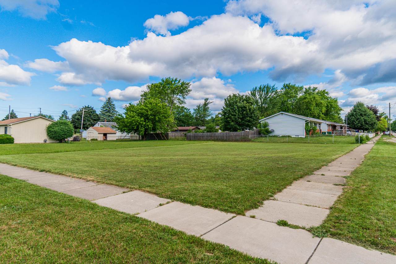 2217 Lakeview Avenue - Photo 1