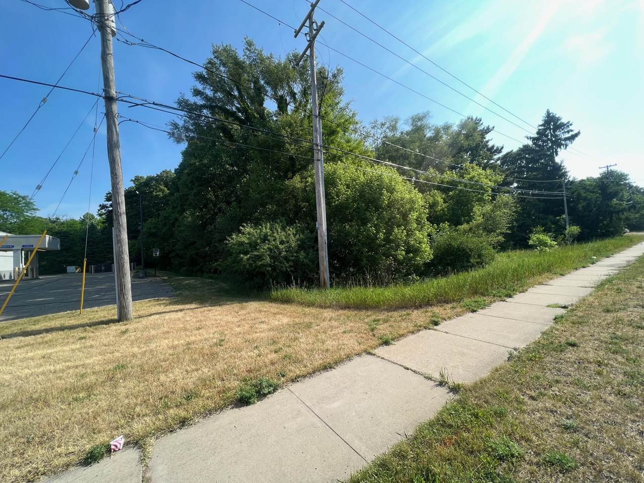 1902 Centre Avenue - Photo 1