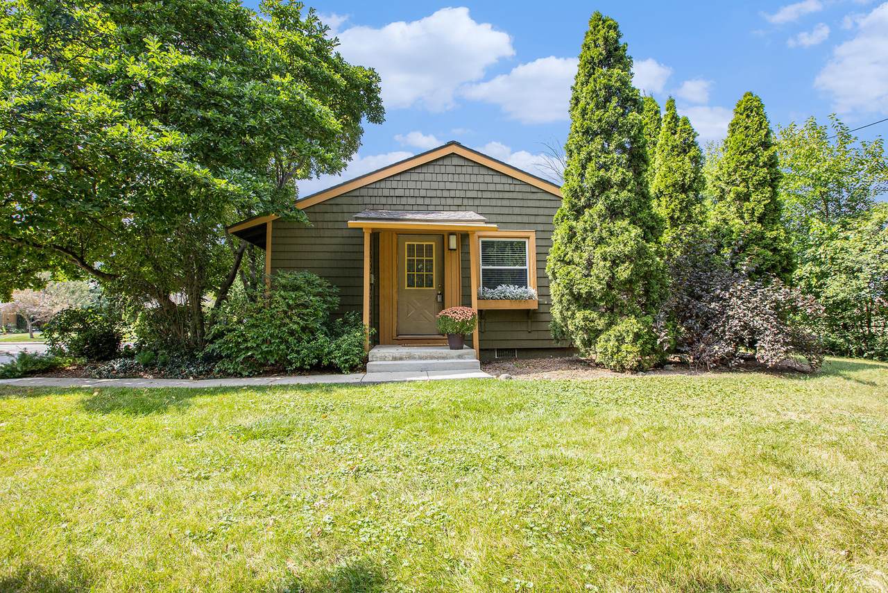 3507 Oakwood Street - Photo 1