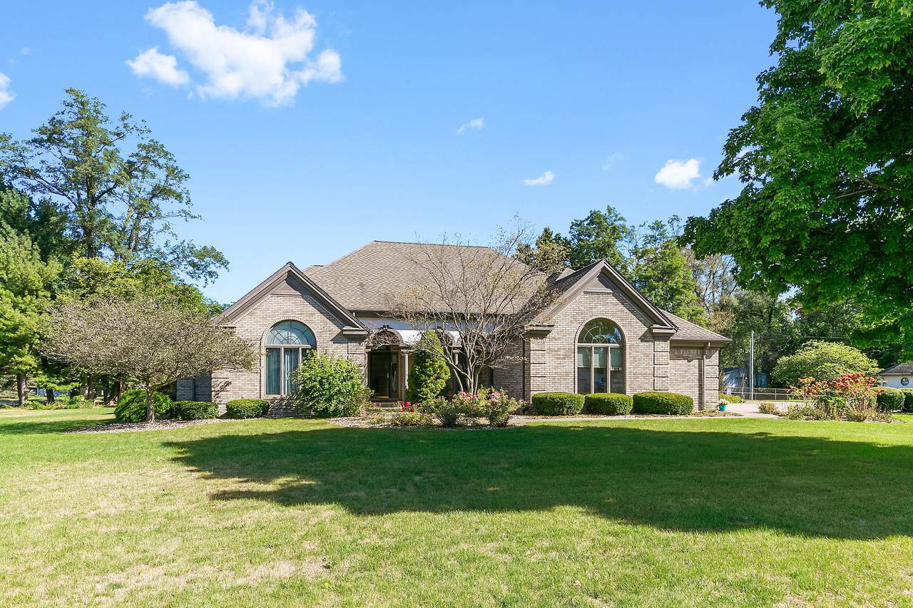 10380 James Street - Photo 1