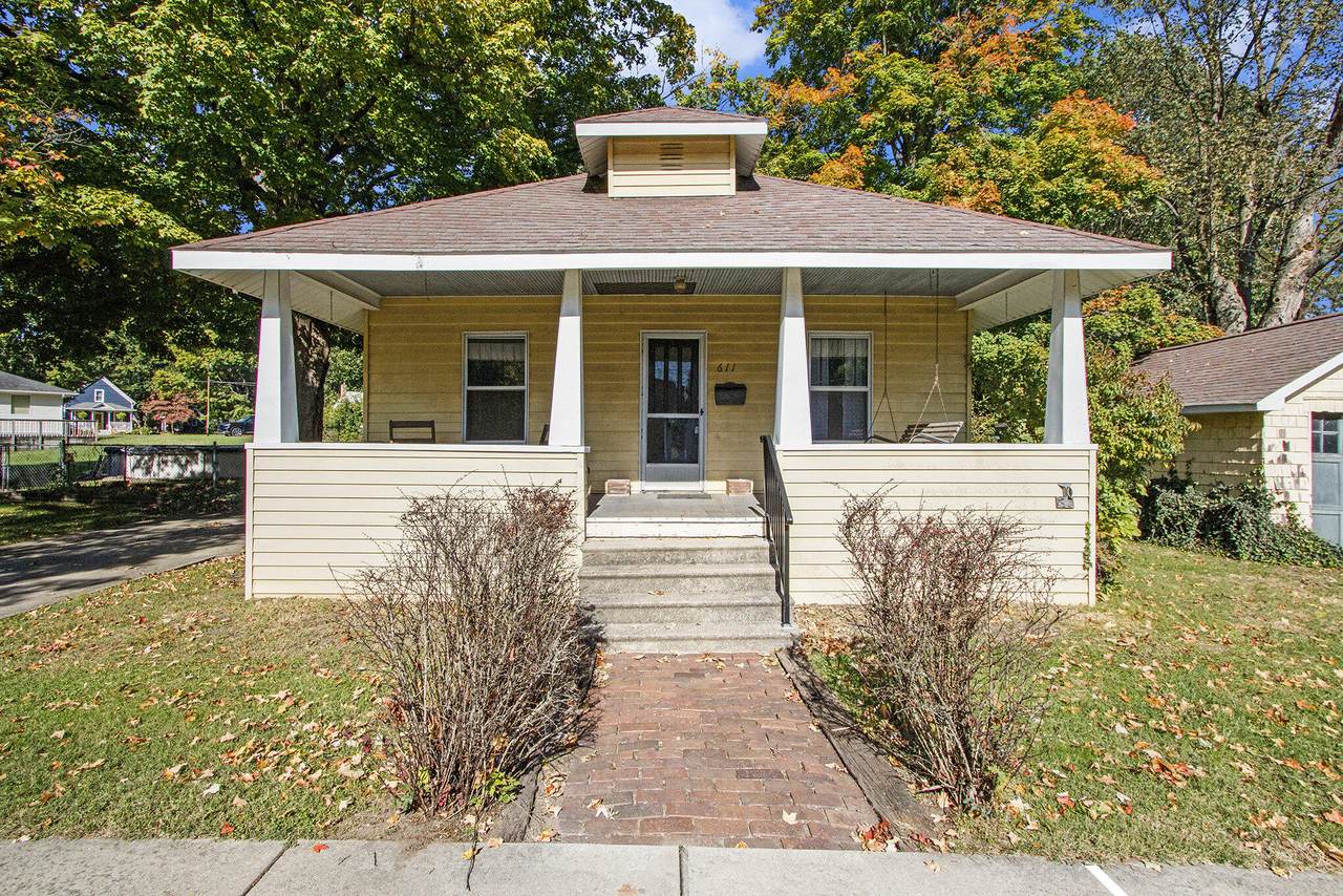 611 Chicago Road - Photo 1