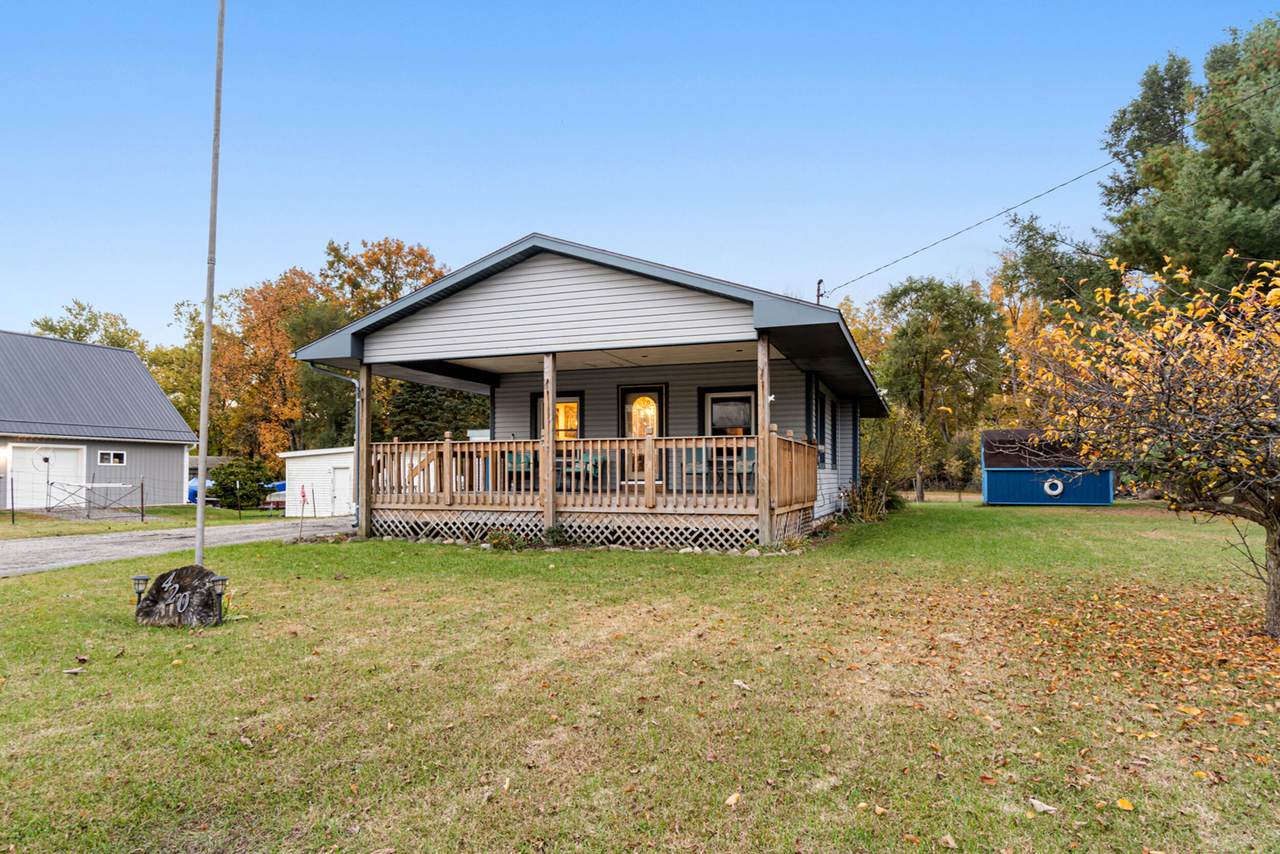 420 Lakeside Drive - Photo 1