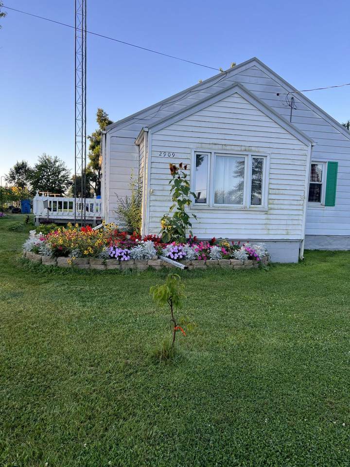 2909 Lilac Road - Photo 1