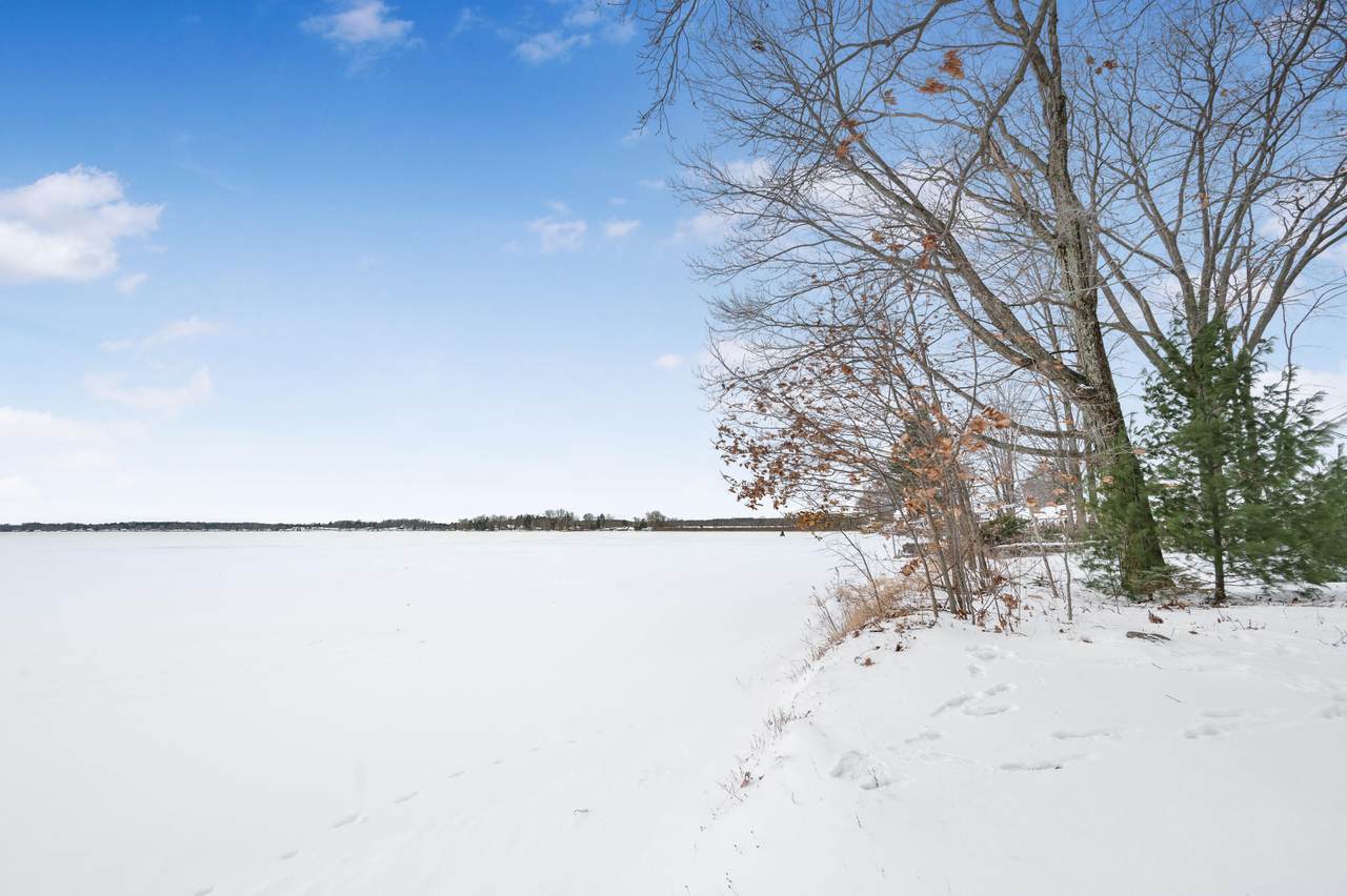 10591 Lake Dr Drive - Photo 1