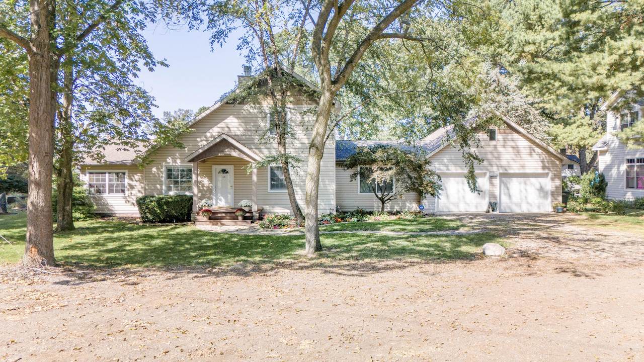 11073 Elmwood Drive - Photo 1