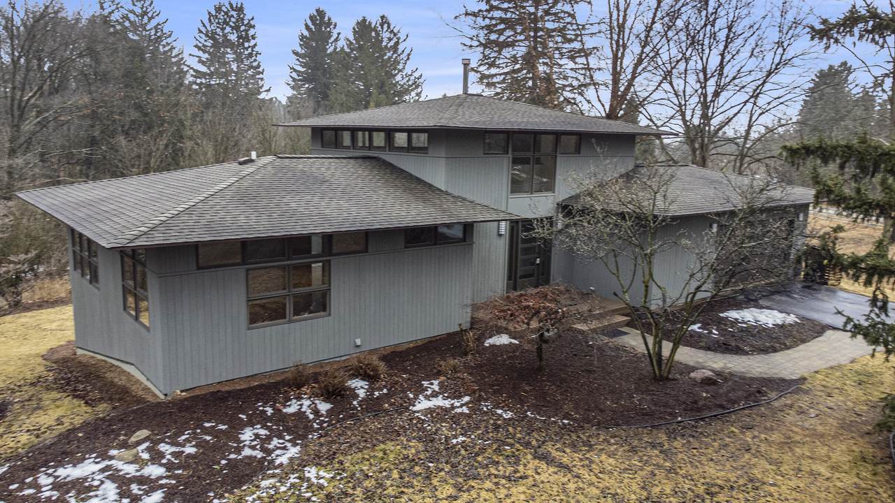 3550 Pineview Drive - Photo 1
