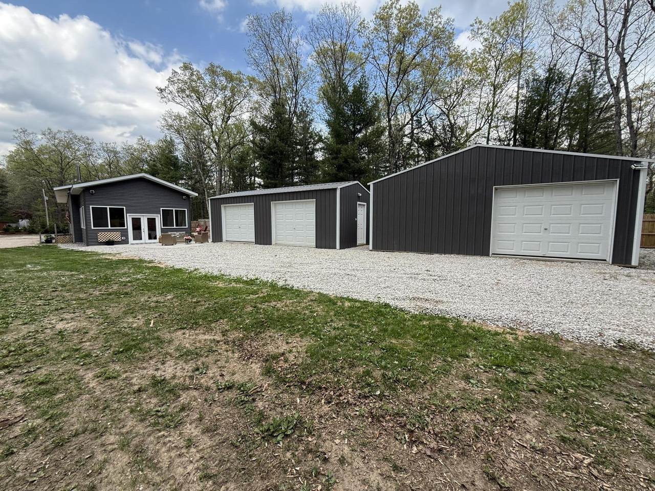 1581 Lone Pine Drive - Photo 1