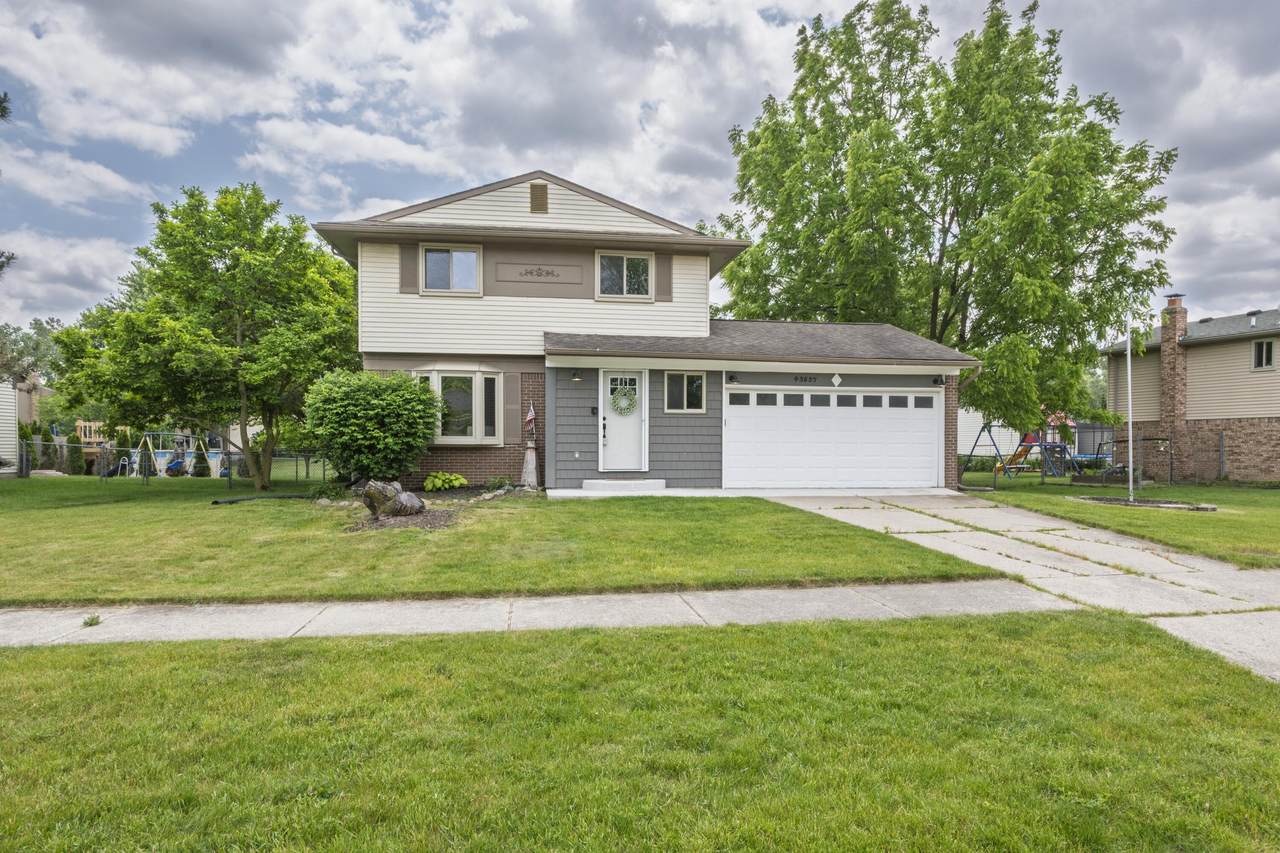 43537 Lynnwood Court - Photo 1